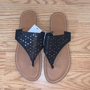 NIB! Universal Thread Sandals. Size 8.